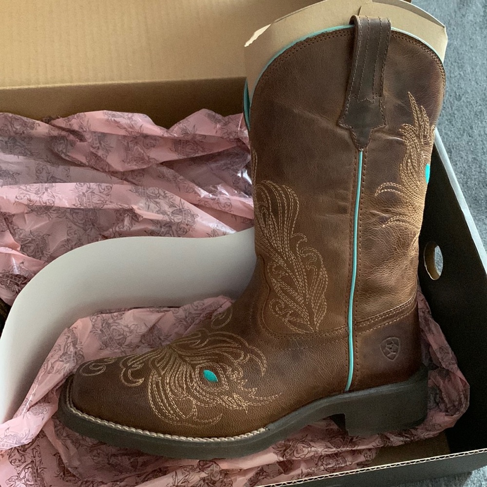 Size 7 Ariat Square Toe Boots